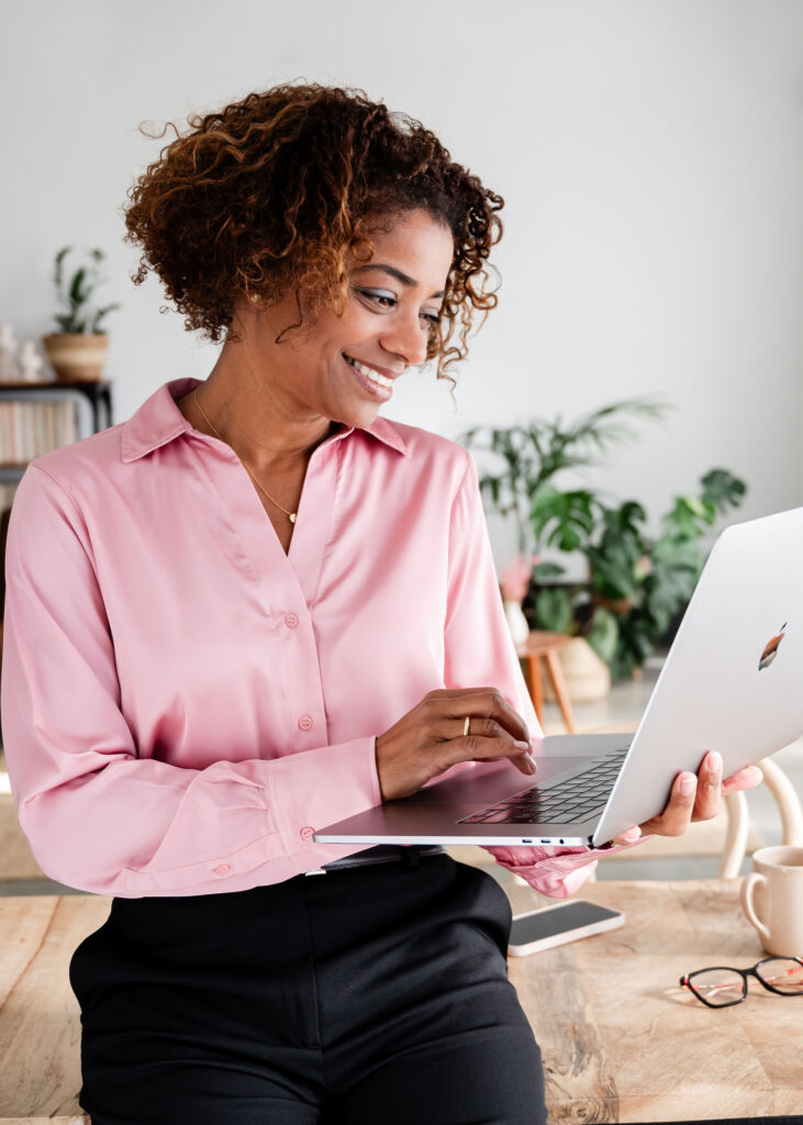 Eleva tu visión y expande tu impacto. Con Yamirios, recibirás el acompañamiento estratégico para consolidar tu emprendimiento y liderar con confianza.