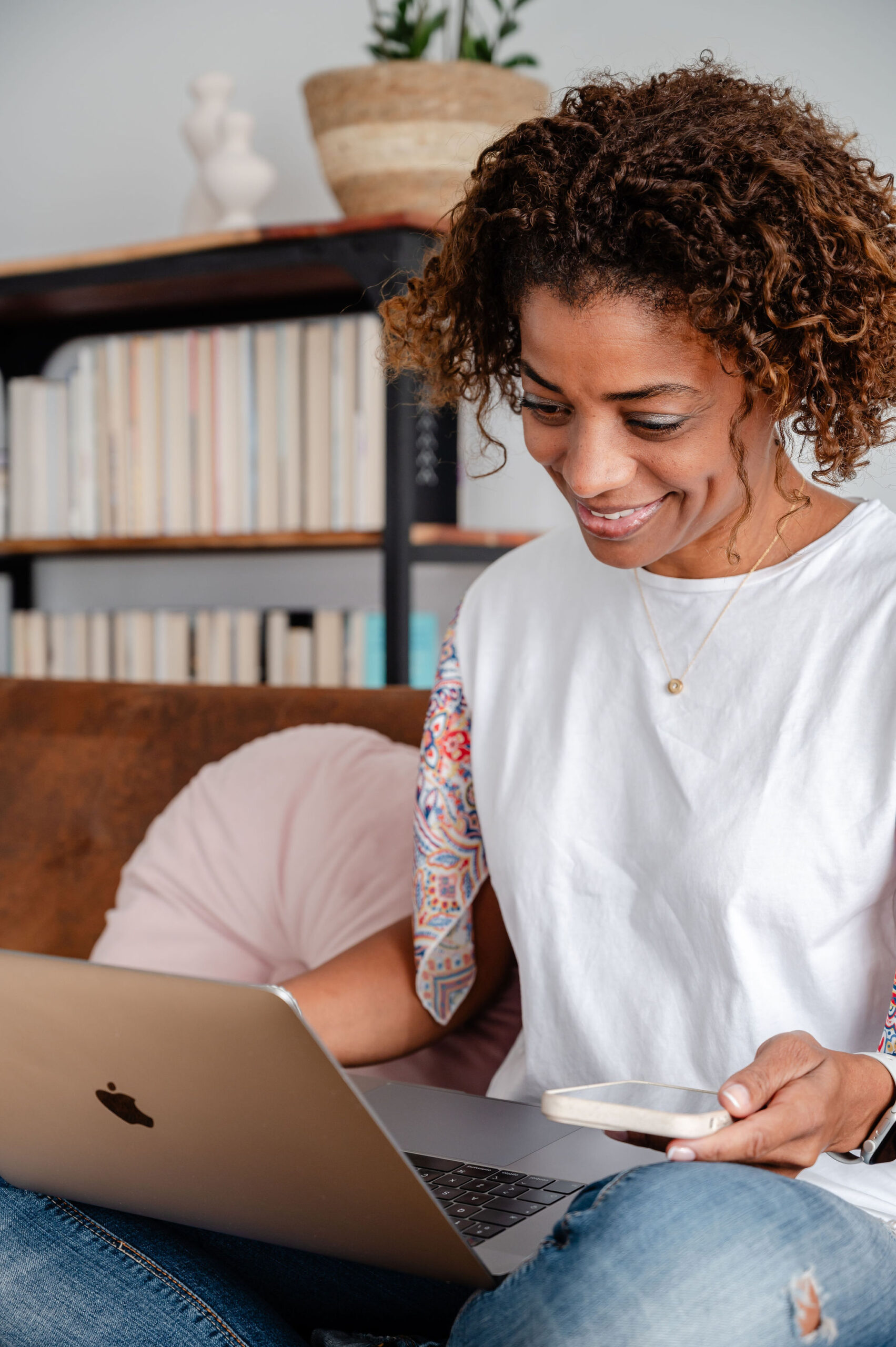programas de mentoría a medida No emprendas sola. Yamirios te conecta con expertas en mentoría y una comunidad de mujeres poderosas, impulsando tu negocio y tu desarrollo persona